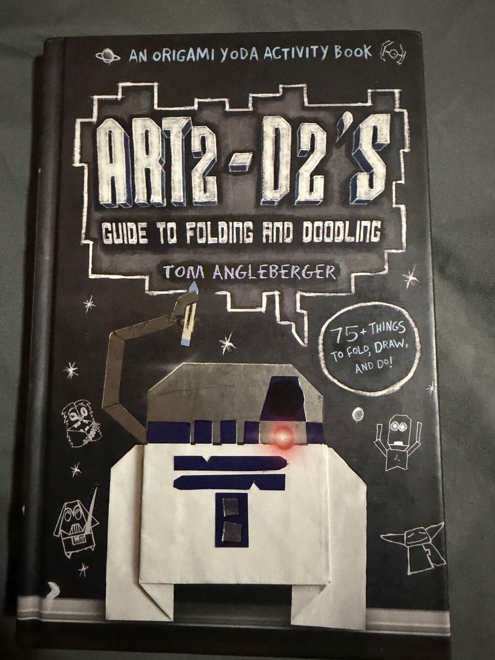 R2-D2 Origami Activity Book by - Black & White